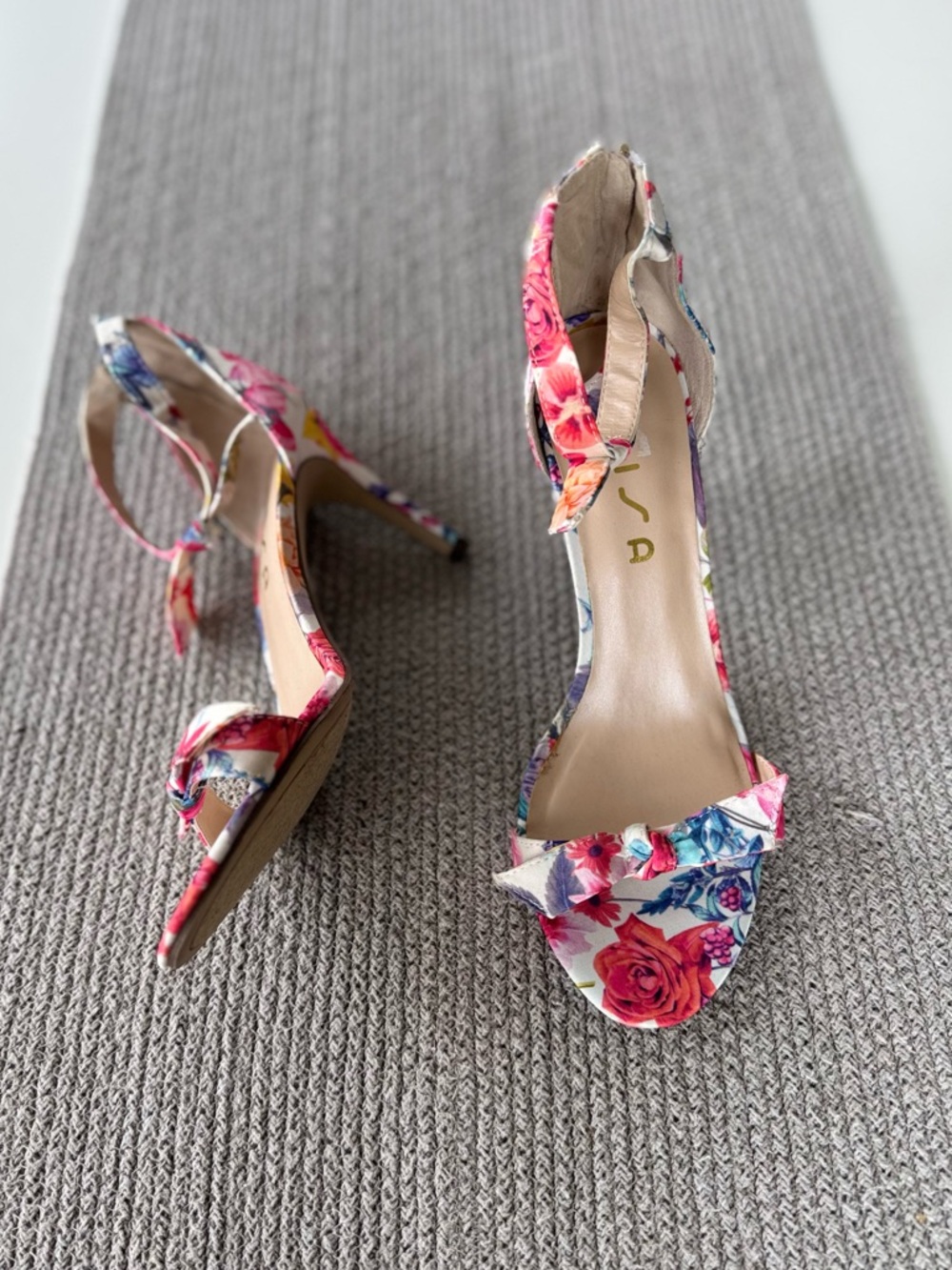 UNISA White Red Pink Floral High Heels Dressy Ankle Strap Bow Detail Sandals 10